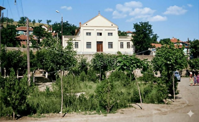 ЈА  КРИЕ  ЛИ  НЕКОЈ  ЛИСТАТА  ЗА  ОПРЕДЕЛУВАЊЕ  ИМИЊА  НА  ИНФРАСТРУКТУРНИ  ОБЈЕКТИ  ВО  КОЧАНИ?