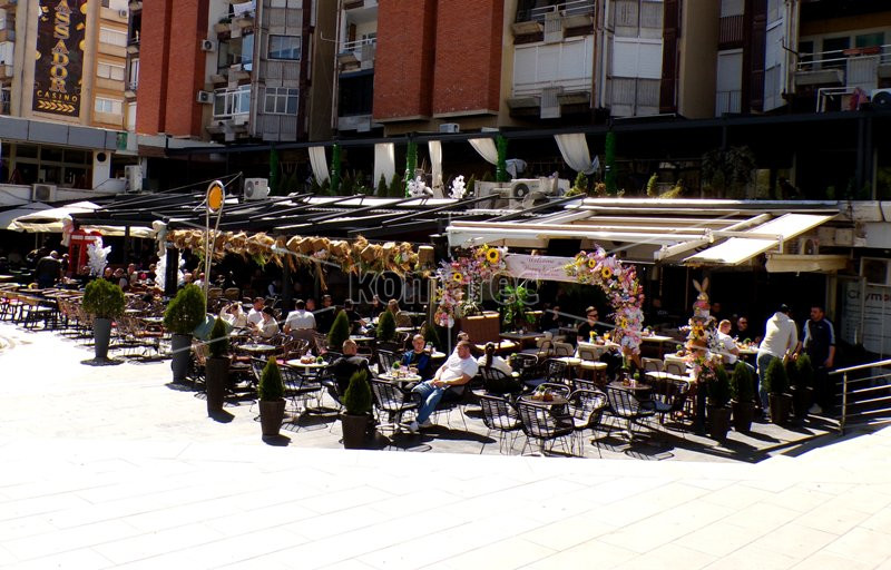 КАФУЛИЊАТА  ВО  ТРГОВСКИОТ  ЦЕНТАР  ПРАЗНИЧНО  УКРАСЕНИ