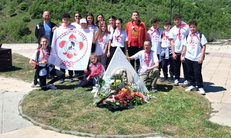 ОДБЕЛЕЖАНИ  121  ГОДИНА  ОД  СМРТТА  НА  НИКОЛА  КАРЕВ  И  ПАТРОНИОТ  ПРАЗНИК  НА  УЧИЛИШТЕТО