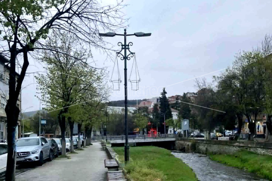 БЕЗ  КОМПЛЕТНО  ХОРТИКУЛТУРНО  УРЕДУВАЊЕ  НЕ  МУ  СЕ  ВРАЌА  УБАВИНАТА  НА  КОЧАНИ