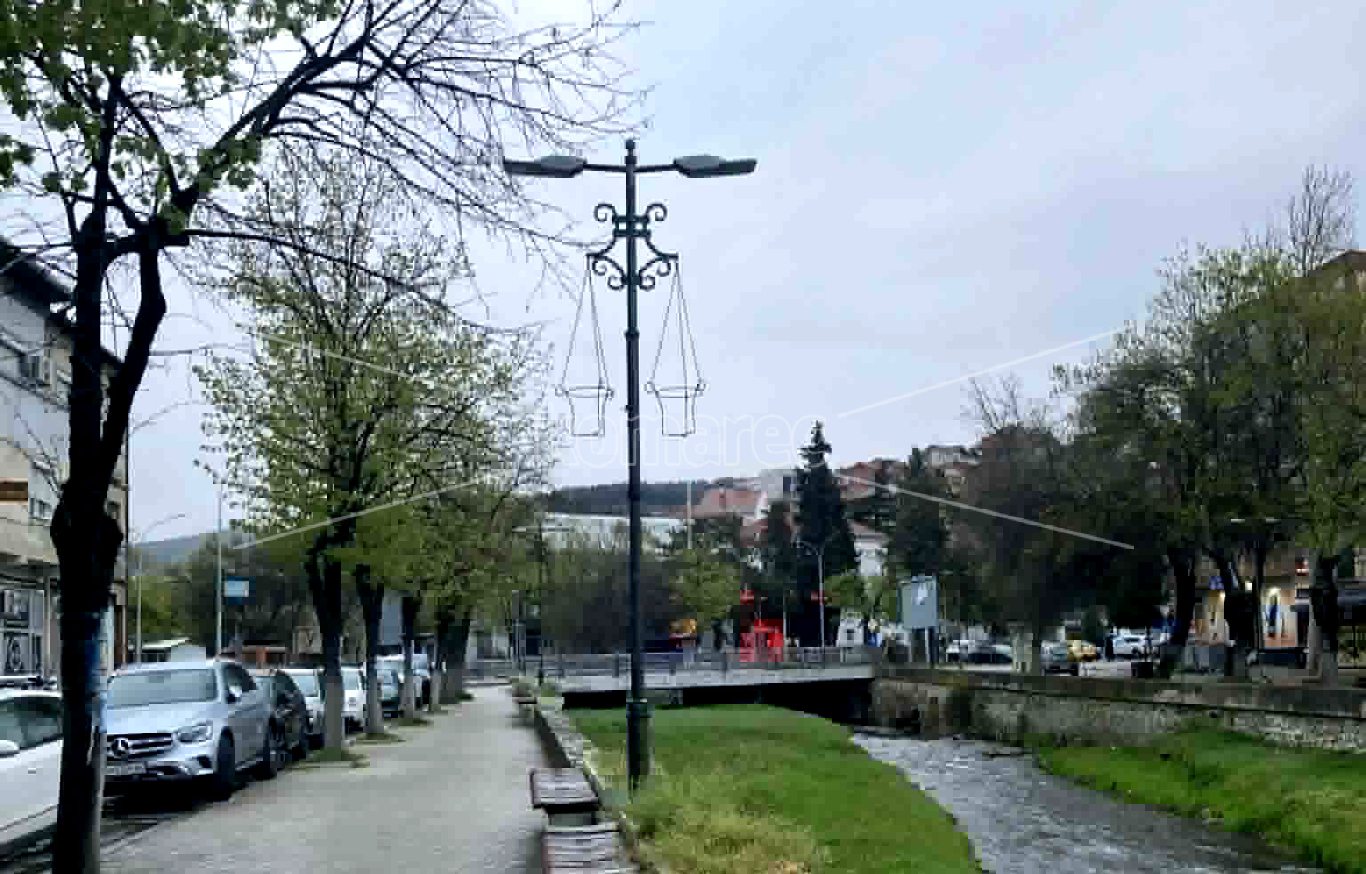 БЕЗ  КОМПЛЕТНО  ХОРТИКУЛТУРНО  УРЕДУВАЊЕ  НЕ  МУ  СЕ  ВРАЌА  УБАВИНАТА  НА  КОЧАНИ