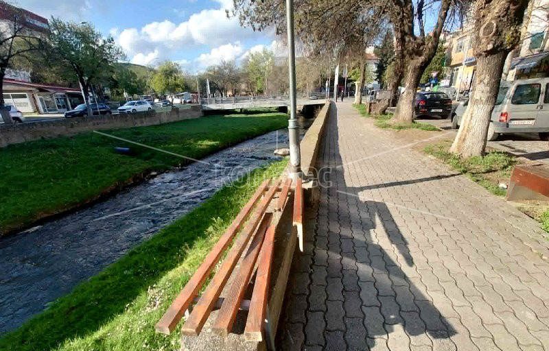 ПОД  ИТНО  ДА  СЕ  ОТКРИЈАТ  ВАНДАЛИТЕ