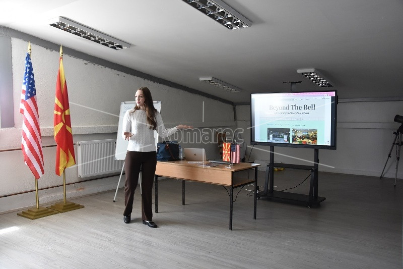 ПРЕЗЕНТАЦИЈА  НА  ЕЛЕКТРОНСКИОТ  УЧИЛИШТЕН ВЕСНИК  НА  СОУ  „ЉУПЧО  САНТОВ“  –  КОЧАНИ