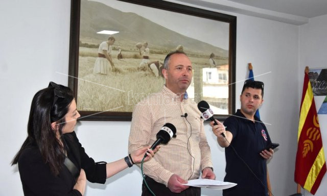 ГРАДОНАЧАЛНИКОТ  ГРОЗДАНОВ  НАЈАВИ  КОНЕЧНА  ОДЛУКА  ВО  ВРСКА  СО  ДИРЕКТОРОТ  НА  ОУ   „НИКОЛА  КАРЕВ“