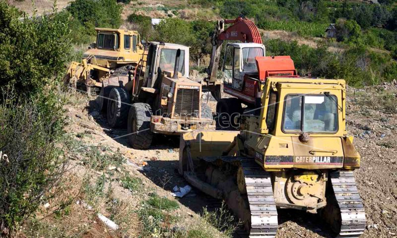 СО  ЦЕЛОСЕН  АНГАЖМАН  И  МЕХАНИЗАЦИЈА  ПРОДОЛЖУВА  ГАСНЕЊЕТО  НА  ПОЖАРОТ  НА  ГРАДСКАТА  ДЕПОНИЈА  –  КОЧАНИ